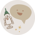 Ein fröhlicher Holzspielzeug-Roboter mit einem lächelnden Gesicht und einem gesprächsblasenförmigen Hintergrund