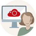 Eine Person mit braunen Haaren steht lächelnd vor einem Computerbildschirm, auf dem ein rotes Cloud-Symbol mit einer Kamera zu sehen ist.